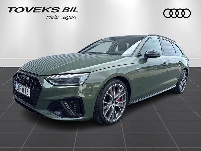 Grön (distriktgrön metallic) Begagnad 2024 Audi A4 Competition Kombi | 479 000 kr (Marknadspris) - Bild 1/4