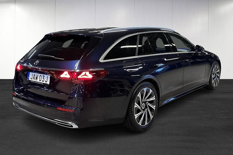 Begagnad Mercedes E300 313 HK (230 kW) 2024 Blå Kombi