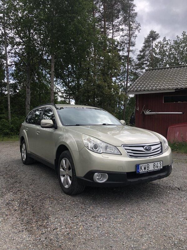 Gul Begagnad 2010 Subaru Outback SUV | 57 500 kr (Bra pris) - Bild 1/4