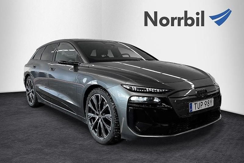 Grå Begagnad 2024 Audi A6 e-tron Ambiente Kombi | 849 900 kr (Marknadspris) - Bild 1/4