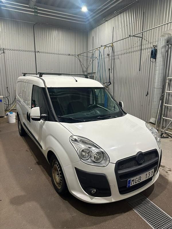 Begagnad Fiat Doblò 105 HK (77 kW) 2012 Minibuss