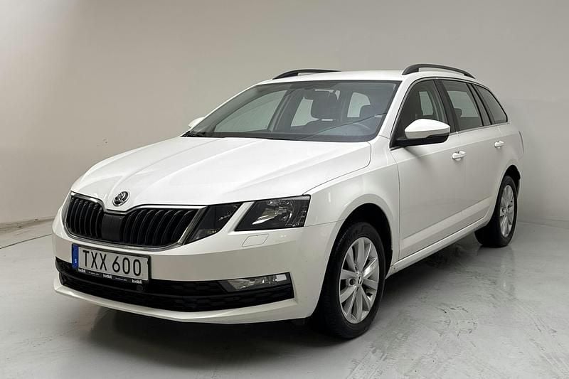 Vit Begagnad 2018 Skoda Octavia Kombi | 129 000 kr (Marknadspris) - Bild 1/4