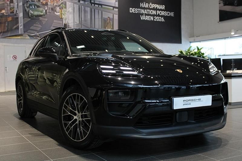 Svart Begagnad 2025 Porsche Macan 4 Electric SUV | 875 000 kr - Bild 1/4