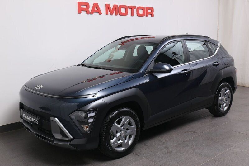 Ny 2025 Hyundai Kona Essential SUV | 312 900 kr (Marknadspris) - Bild 1/4