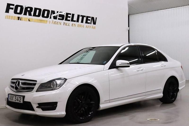 Vit Begagnad 2012 Mercedes C220 AMG Sedan | 159 900 kr (Lite dyr) - Bild 1/4
