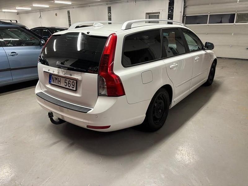 Begagnad Volvo V50 Momentum 116 HK (85 kW) 2012 Vit Kombi