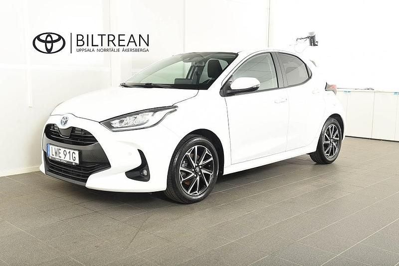Begagnad Toyota Yaris Hybrid Active 116 HK (85 kW) 2023 Vit Halvkombi