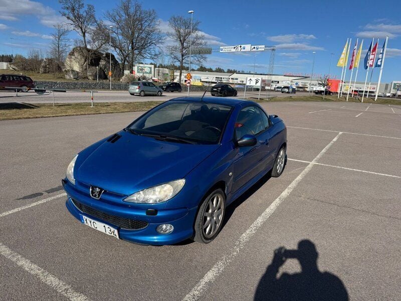 Blå Begagnad 2006 Peugeot 206 CC Cab | 32 900 kr (Marknadspris) - Bild 1/4