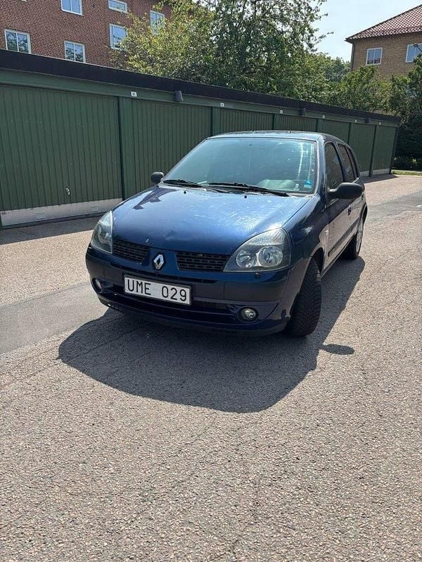 Blå Begagnad 2003 Renault Clio II Expression Halvkombi | 12 000 kr (Superpris) - Bild 1/4