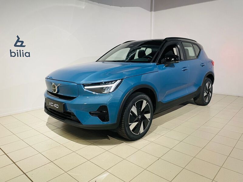 Blå Begagnad 2023 Volvo XC40 Core SUV | 499 900 kr - Bild 1/4