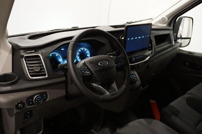 Begagnad Ford E-Transit Trend 135 kW (184 HK) 2023 Vit Van