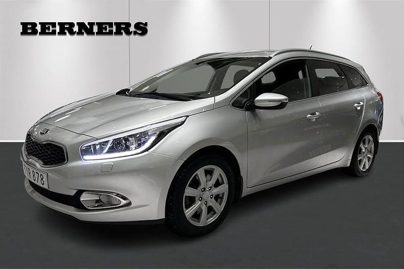 Grå Begagnad 2015 Kia Ceed Sportswagon Kombi | 109 900 kr (Marknadspris) - Bild 1/4
