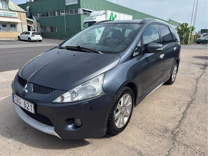 Grå Begagnad 2006 Mitsubishi Grandis Minibuss | 26 000 kr (Marknadspris) - Bild 1/4