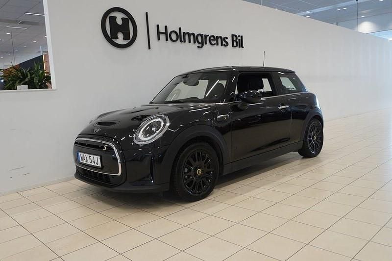 Midnight black ii Begagnad 2024 Mini Cooper SE Halvkombi | 239 500 kr (Marknadspris) - Bild 1/4