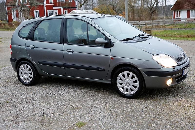 Grå Begagnad 2003 Renault Scénic Minibuss | 16 900 kr - Bild 1/4