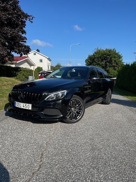 Svart Begagnad 2018 Mercedes C220 Avantgarde Kombi | 210 000 kr (Marknadspris) - Bild 1/4