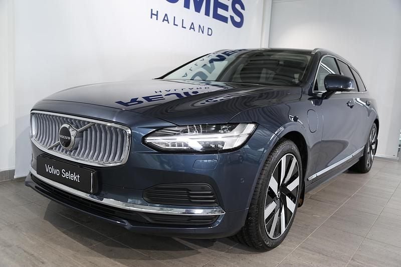Begagnad Volvo V90 Plus 355 HK (261 kW) 2024 Mörkblå Kombi