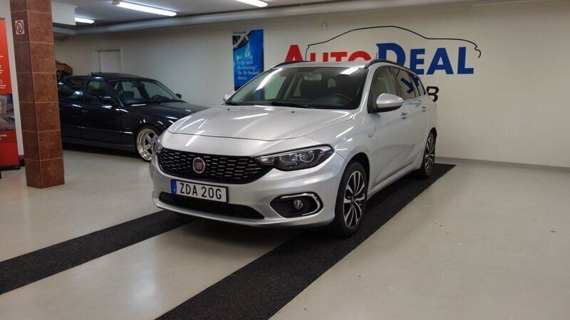 Grå Begagnad 2019 Fiat Tipo Halvkombi | 124 900 kr (Bra pris) - Bild 1/4