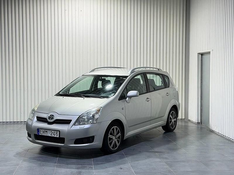 Begagnad Toyota Corolla Verso 136 HK (100 kW) 2007 Silver Minibuss