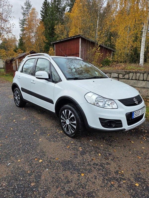 Vit Begagnad 2013 Suzuki SX4 Halvkombi | 66 000 kr (Bra pris) - Bild 1/4