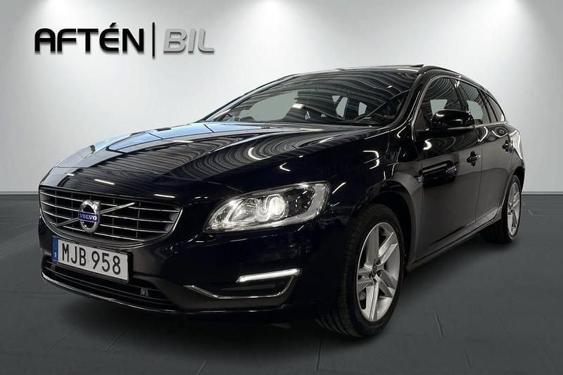 Mörkblå Begagnad 2016 Volvo V60 Momentum Kombi | 179 000 kr (Marknadspris) - Bild 1/3