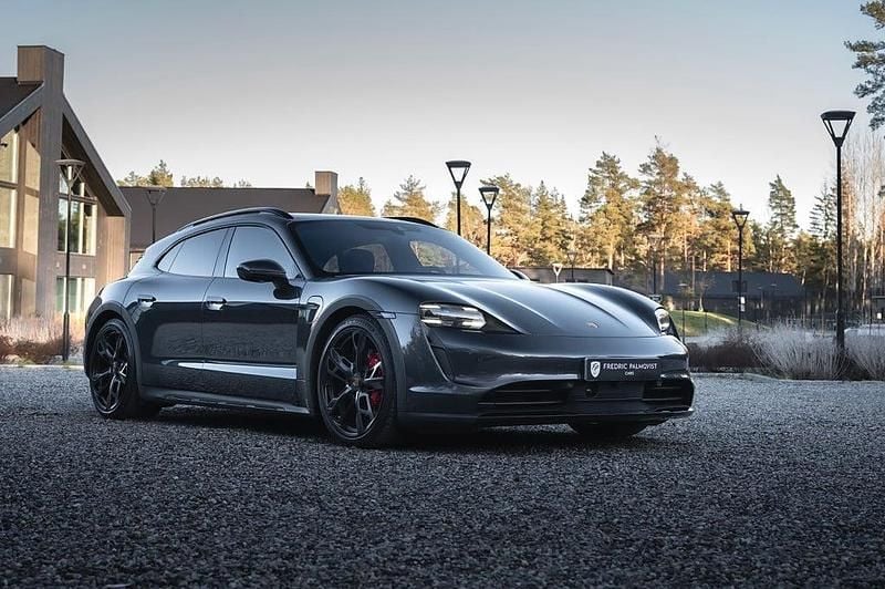 Grå Begagnad 2023 Porsche Taycan 4S Cross Turismo Sedan | 775 000 kr (Bra pris) - Bild 1/4