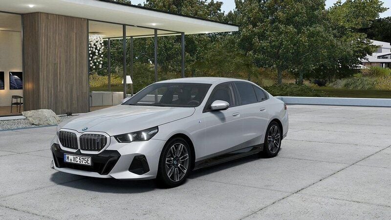 Grå/silver Ny 2024 BMW i5 M Sport Sedan | 779 500 kr (Bra pris) - Bild 1/4