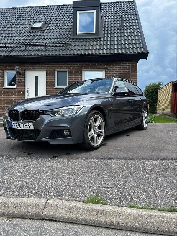 Grå Begagnad 2017 BMW 320 M Sport Kombi | 180 000 kr (Marknadspris) - Bild 1/4