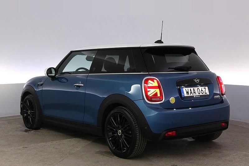 Begagnad Mini Cooper SE 135 kW (184 HK) 2022 Blå Halvkombi