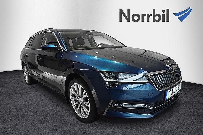 Blå Begagnad 2021 Skoda Superb Style Kombi | 264 900 kr (Superpris) - Bild 1/4
