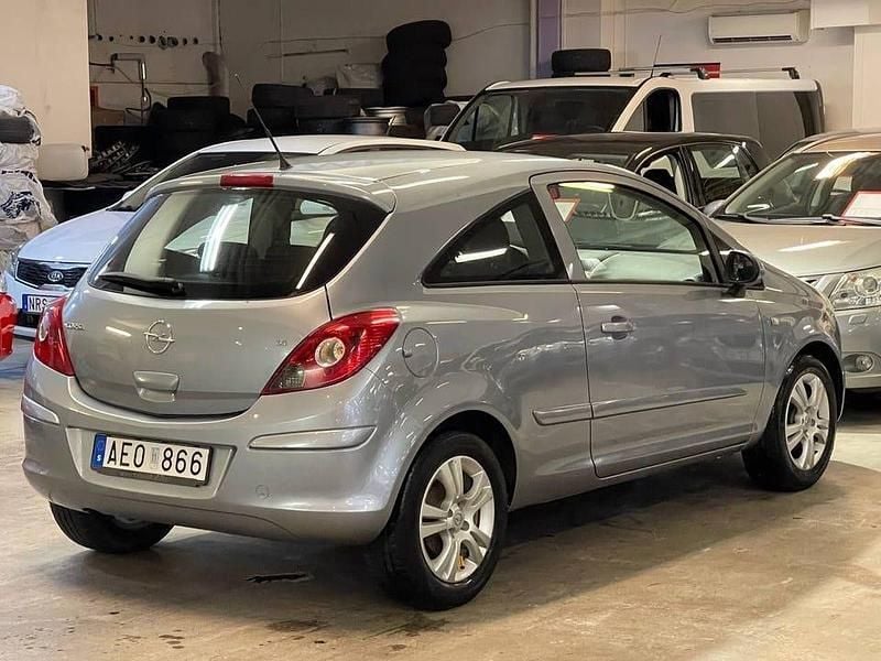 Begagnad Opel Corsa 90 HK (66 kW) 2007 Grå Halvkombi