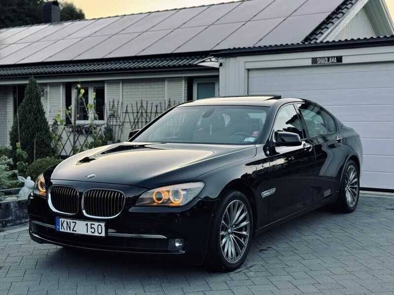 Svart Begagnad 2010 BMW 750L Sedan | 199 900 kr - Bild 1/4