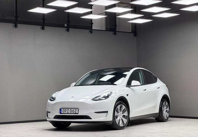 Vit Begagnad 2022 Tesla Model Y Long Range AWD SUV | 389 900 kr (Marknadspris) - Bild 1/3