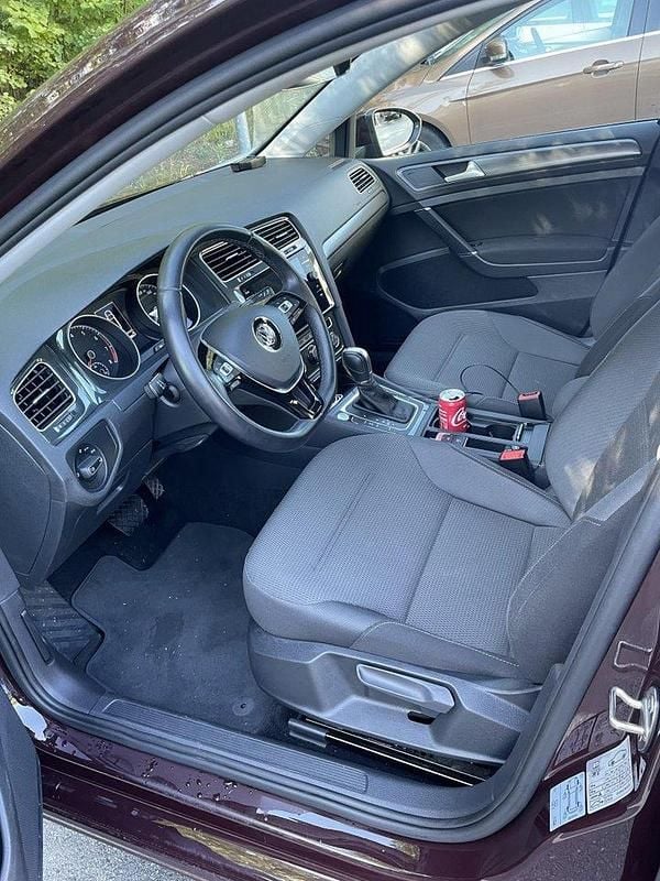 Svart Begagnad 2018 VW Golf VII Kombi | 165 000 kr (Marknadspris) - Bild 1/4