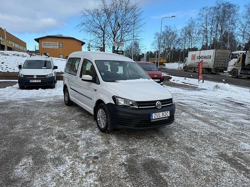 Begagnad VW Caddy 110 HK (80 kW) 2019 Vit Minibuss