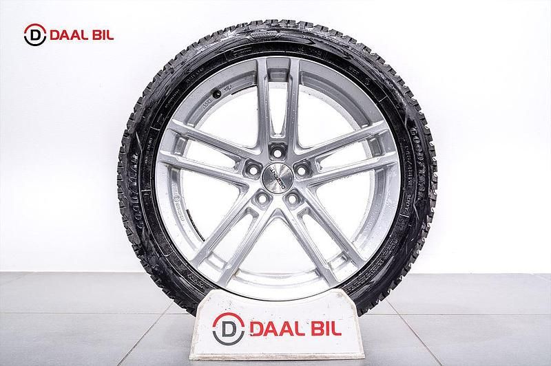 Begagnad Volvo V90 Core 253 HK (186 kW) 2022 Svart Kombi