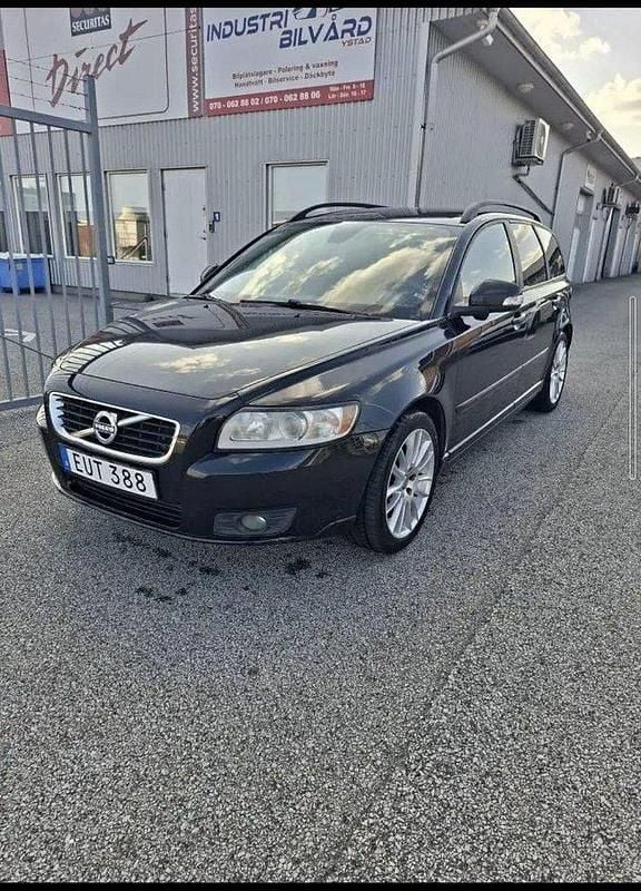 Svart Begagnad 2011 Volvo V50 Momentum Kombi | 43 000 kr (Marknadspris) - Bild 1/4