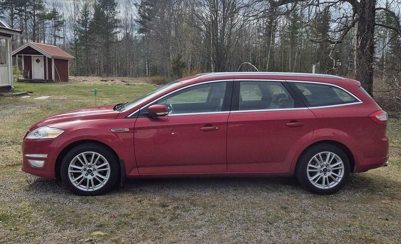 Röd Begagnad 2013 Ford Mondeo Business Edition Kombi | 80 000 kr (Bra pris) - Bild 1/4