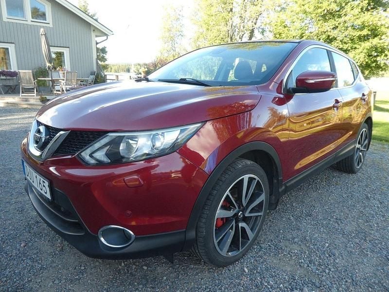 Röd (rödmet.) Begagnad 2014 Nissan Qashqai SUV | 95 000 kr (Marknadspris) - Bild 1/4