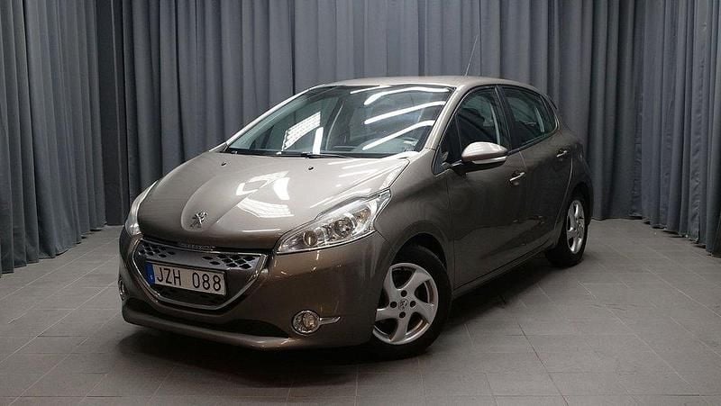 Grå Begagnad 2012 Peugeot 208 Halvkombi | 59 000 kr (Bra pris) - Bild 1/4