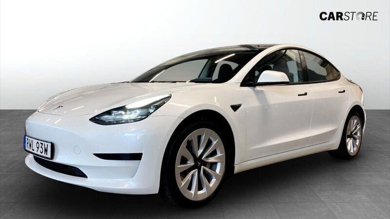 Vit (white) Begagnad 2023 Tesla Model 3 Standard Range Sedan | 299 900 kr (Superpris) - Bild 1/4