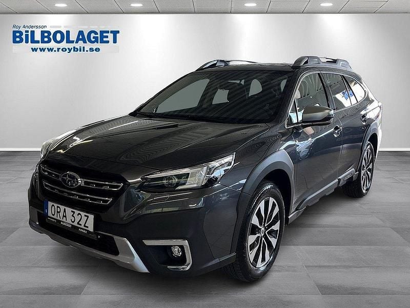 Grå Begagnad 2023 Subaru Outback SUV | 409 900 kr (Marknadspris) - Bild 1/4