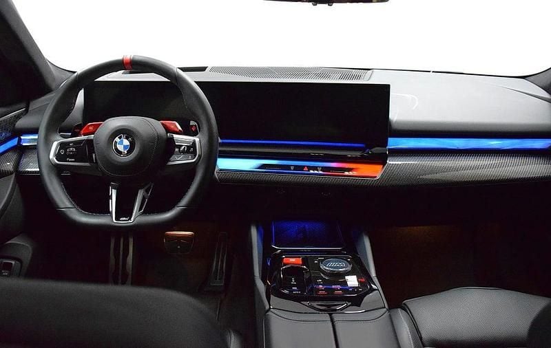 Begagnad BMW M5 Comfort Edition 727 HK (534 kW) 2024 Grå Sedan