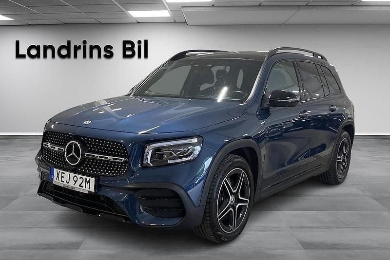 Blå Begagnad 2022 Mercedes GLB220 AMG line SUV | 429 900 kr (Superpris) - Bild 1/4