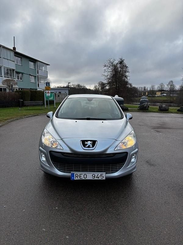 Begagnad 2010 Peugeot 308 Halvkombi | 34 000 kr (Marknadspris) - Bild 1/4