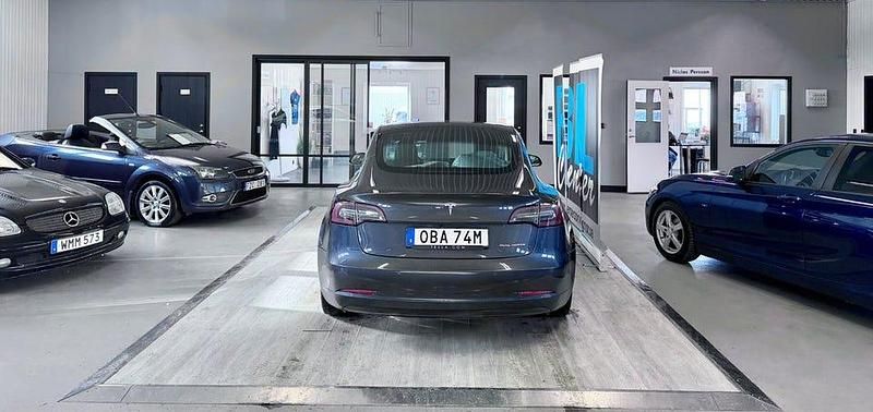 Begagnad Tesla Model 3 Long Range AWD 339 kW (462 HK) 2019 Grå Sedan