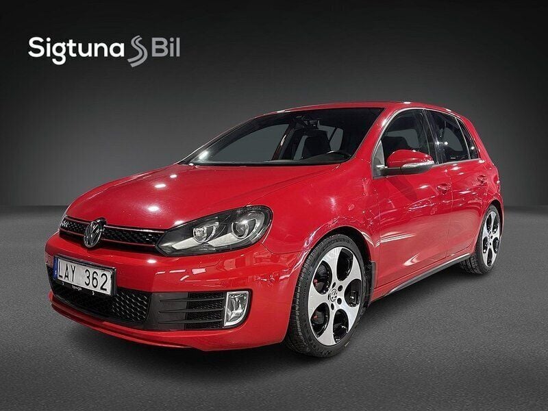 Röd Begagnad 2010 VW Golf VI GTI Halvkombi | 164 900 kr (Dyr) - Bild 1/3