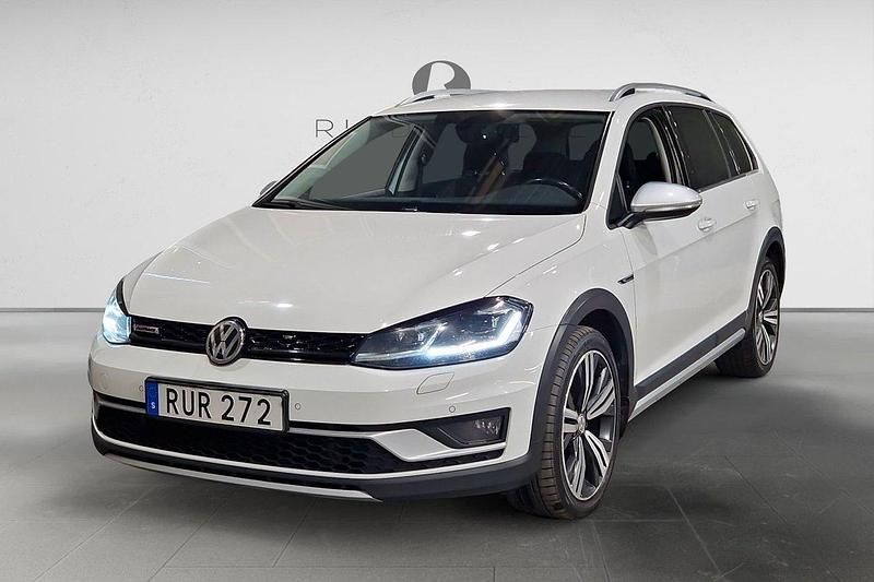 Vit Begagnad 2017 VW Golf Alltrack Kombi | 159 900 kr (Marknadspris) - Bild 1/3