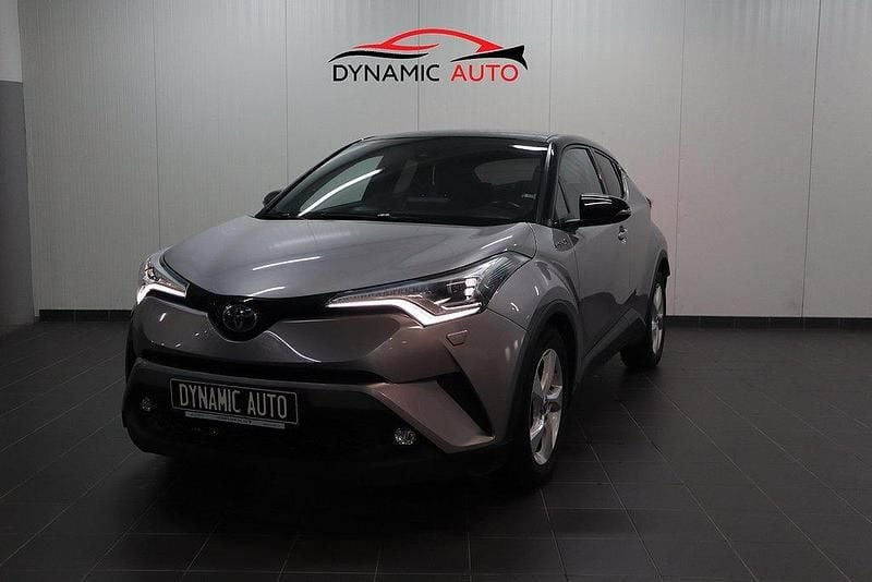 Mörkgrå Begagnad 2018 Toyota C-HR Style SUV | 209 900 kr (Marknadspris) - Bild 1/4