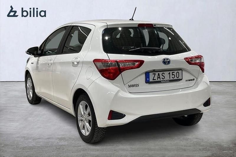 Begagnad Toyota Yaris Hybrid Active 102 HK (75 kW) 2017 Vit Halvkombi